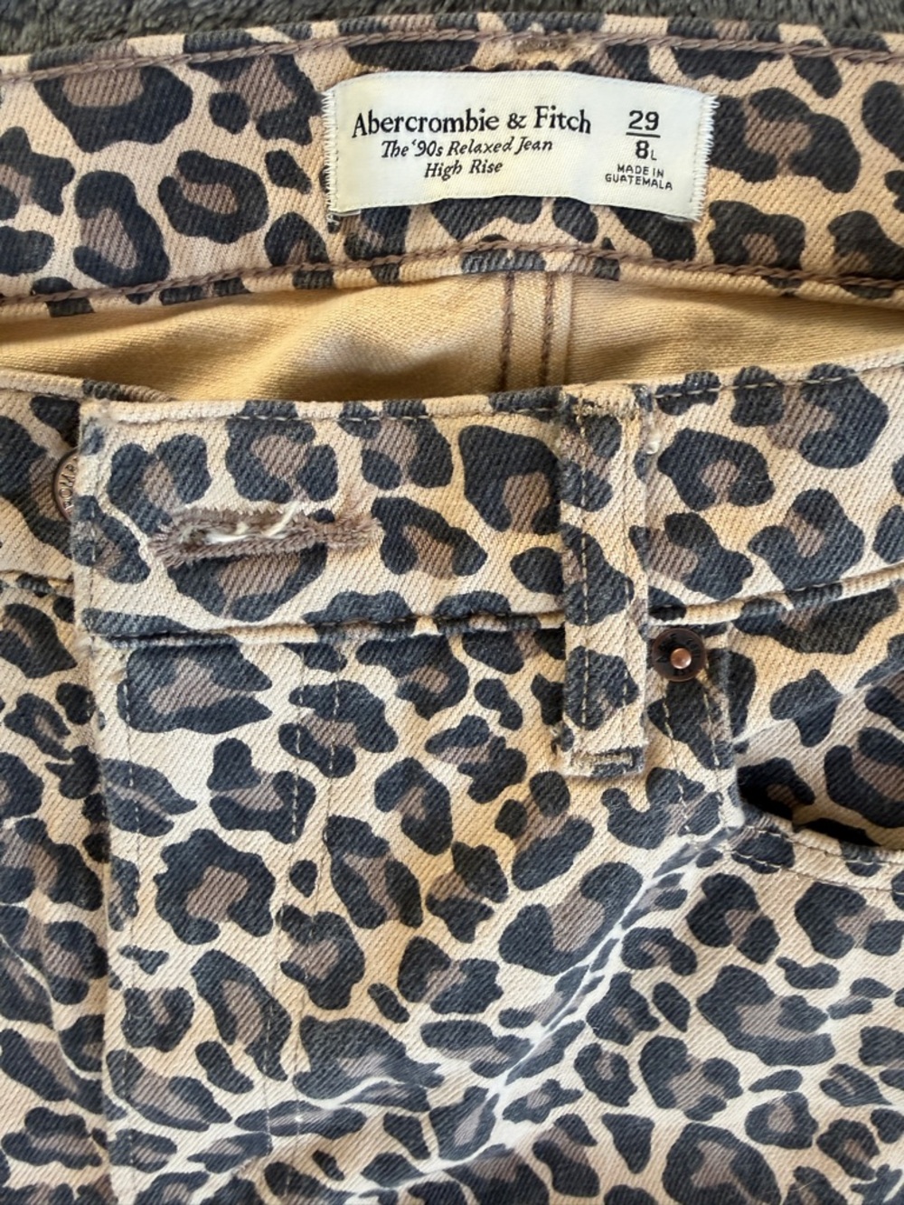 Abercrombie & Fitch Leopard-Print 90s high rise relaxed jean - Picture 6 of 6